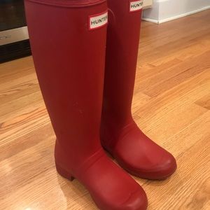 Red hunter boots (matte)